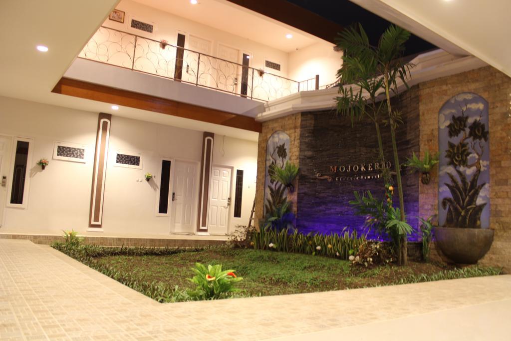 Mojokerto Classic Homestay Экстерьер фото
