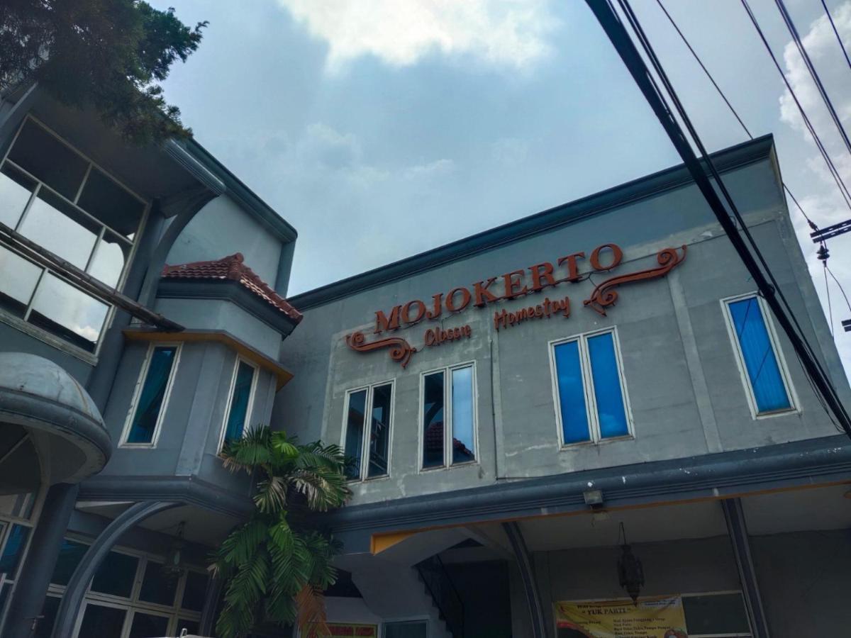 Mojokerto Classic Homestay Экстерьер фото