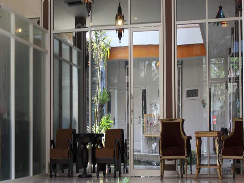 Mojokerto Classic Homestay Экстерьер фото