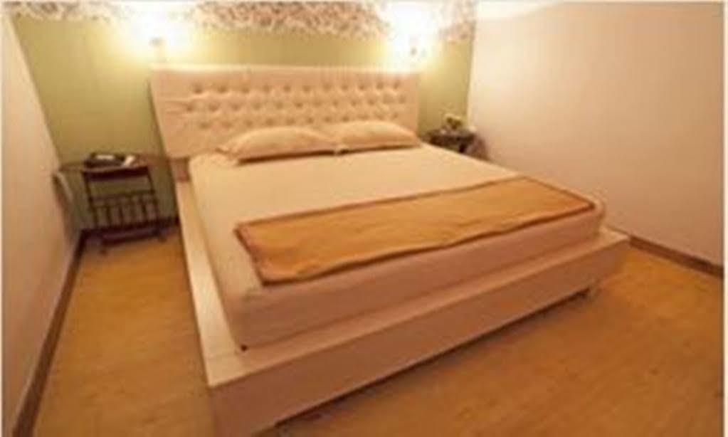 Mojokerto Classic Homestay Экстерьер фото